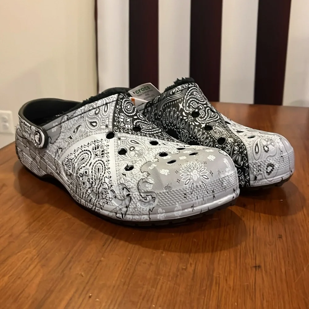 Crocs Baya Lined Printed Bandanna Clog Shoes Sandals new black grey Mens Size 13